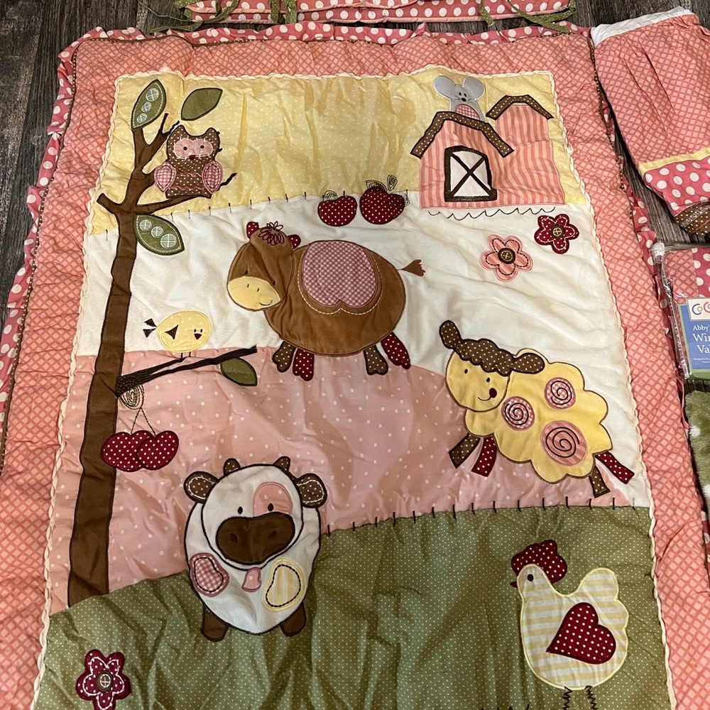 Cocalo Abby’s farm crib set quilt balance sheet ruffle clean smoke free